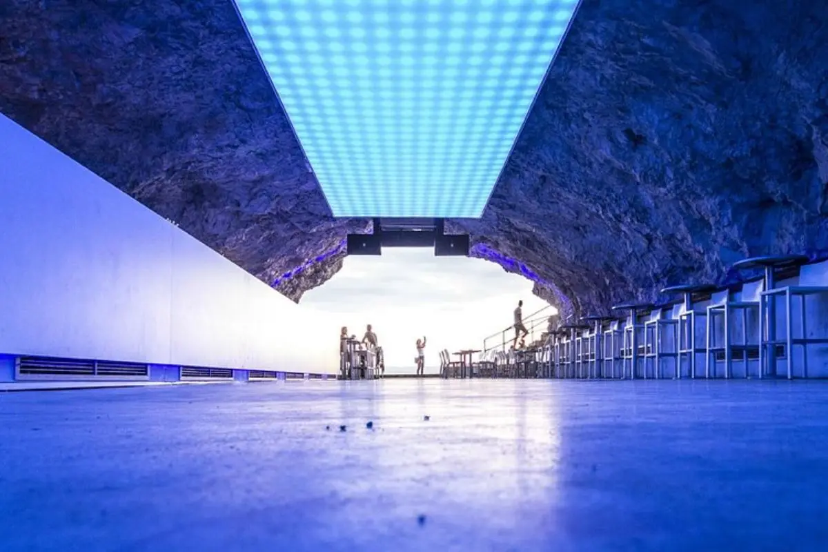 Club Deep - The Cave Bar